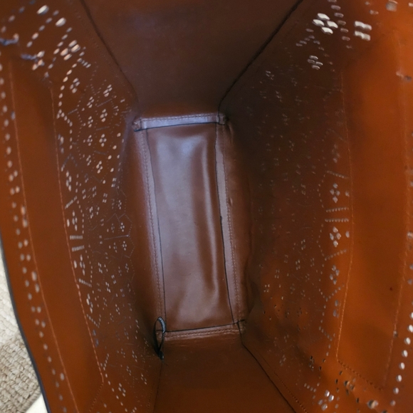 BCBG Tall Genuine Leather Tote & Dustbag - Picture 4 of 10